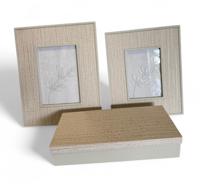 Kit decorativo 2 quadros e 1 caixa na cor bege