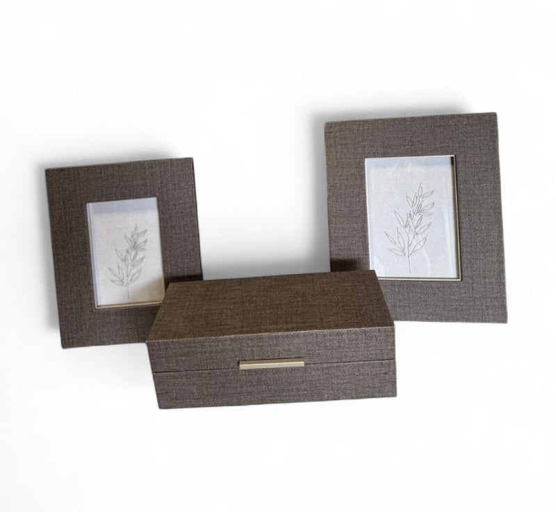 Kit decorativo 2 quadros 1 caixa na cor marrom